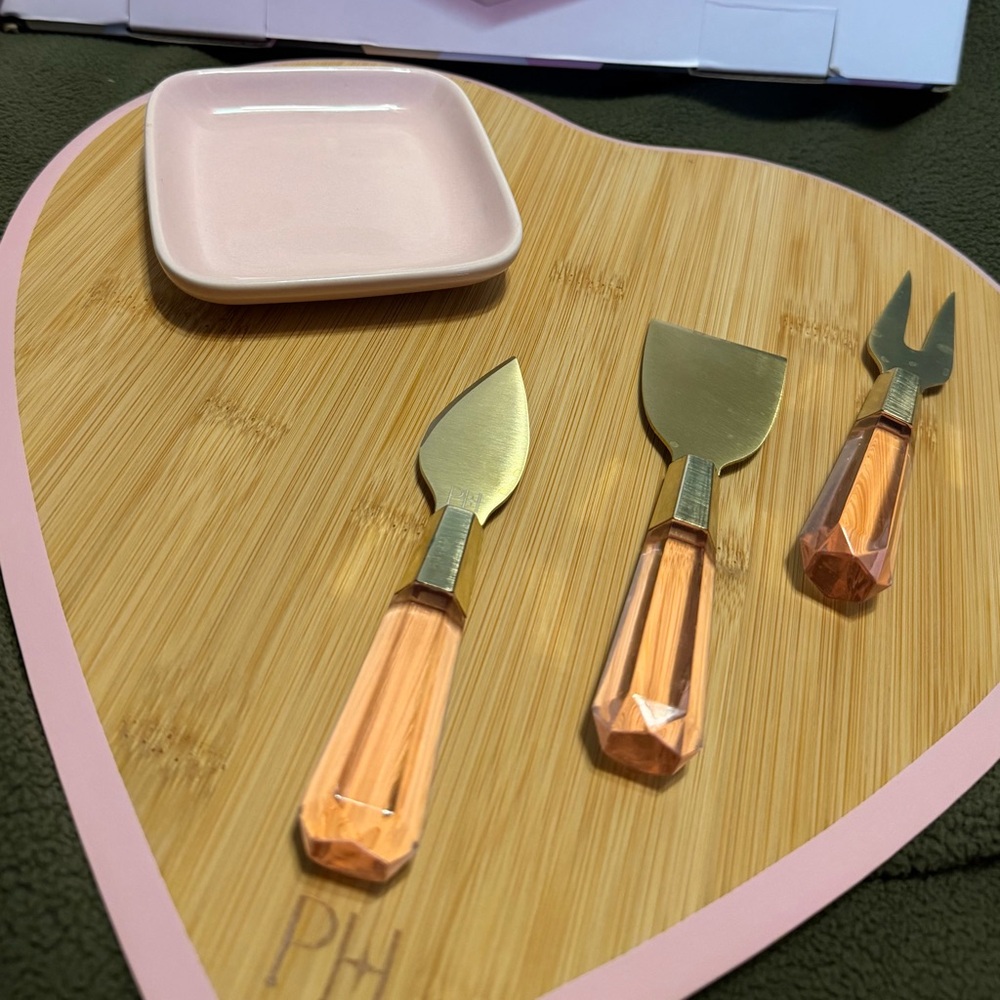 Paris Hilton Pink and Gold Cheese Board Set
